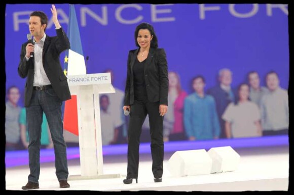 Guillaume Peltier et Salima Saa lors du meeting de Nicolas Sarkozy à Villepinte le 11 mars 2012