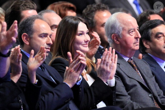 Jean-François Coppé, Carla Bruni Sarkozy et Edouard Balladur le 11 mars 2012 à Villepinte lors du meeting de Nicolas Sarkozy