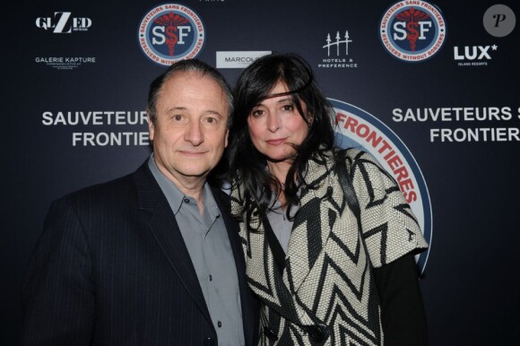 Patrick Braoudé et sa femme lors du dîner de gala pour l'association SSF sauveteurs sans frontières, au 1515, le 12 mars 2012