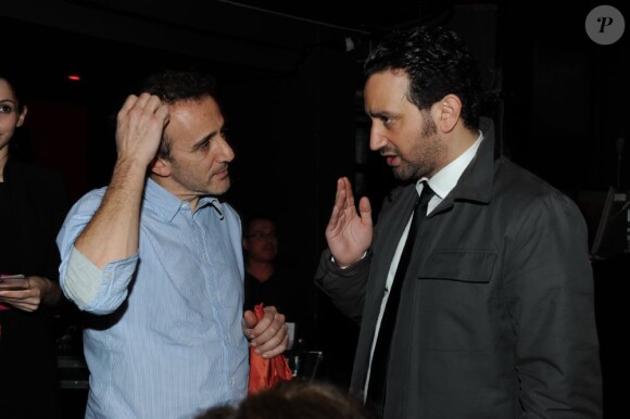 Elie Semoun et Cyril Hanouna lors du dîner de gala pour l'association SSF sauveteurs sans frontières, au 1515, le 12 mars 2012