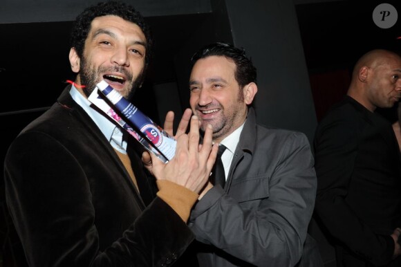 Cyril Hanouna et Ramzy lors du dîner de gala pour l'association SSF sauveteurs sans frontières, au 1515, le 12 mars 2012
