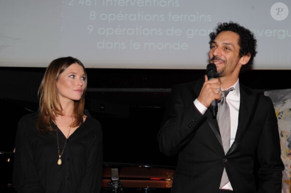 Tomer Sisley et Virginie de Clausade lors du dîner de gala pour l'association SSF sauveteurs sans frontières, au 1515, le 12 mars 2012