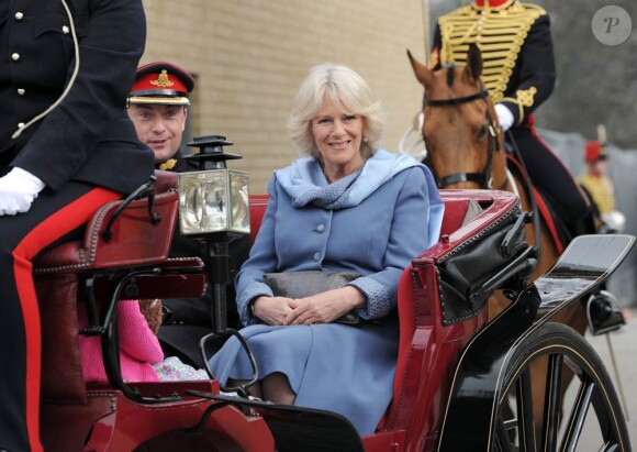 Camilla Parker Bowles en visite le 13 mars 2012 au King's Troop Royal Horse Artillery à Londres, pour la remise de médailles.