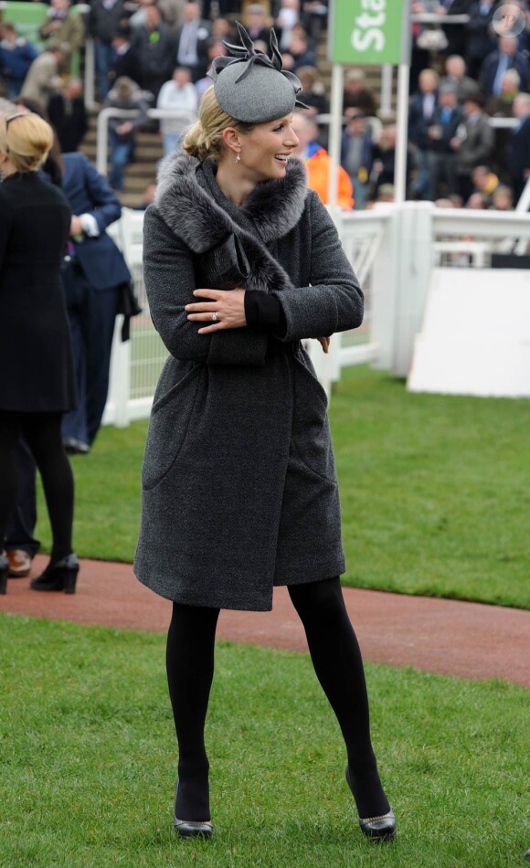 Zara Phillips au premier jour de courses de la réunion de Cheltenham, le 13 mars 2012, dans le Gloucestershire.