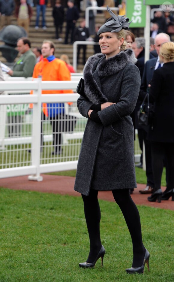 Zara Phillips au premier jour de courses de la réunion de Cheltenham, le 13 mars 2012, dans le Gloucestershire.
