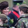 La Duchesse de Cambridge, Kate Middleton, a charmé les militaires à Aldershot ce 17 mars, pour célébrer la Saint-Patrick.
