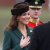 La Duchesse de Cambridge, Kate Middleton, simplement radieuse à Aldershot ce 17 mars, pour célébrer la Saint-Patrick.
