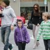 Un beau portrait de famille ! Les Beckham au grand complet pour un brunch du samedi dans les rues de Santa Monica. Le 17 mars 2012