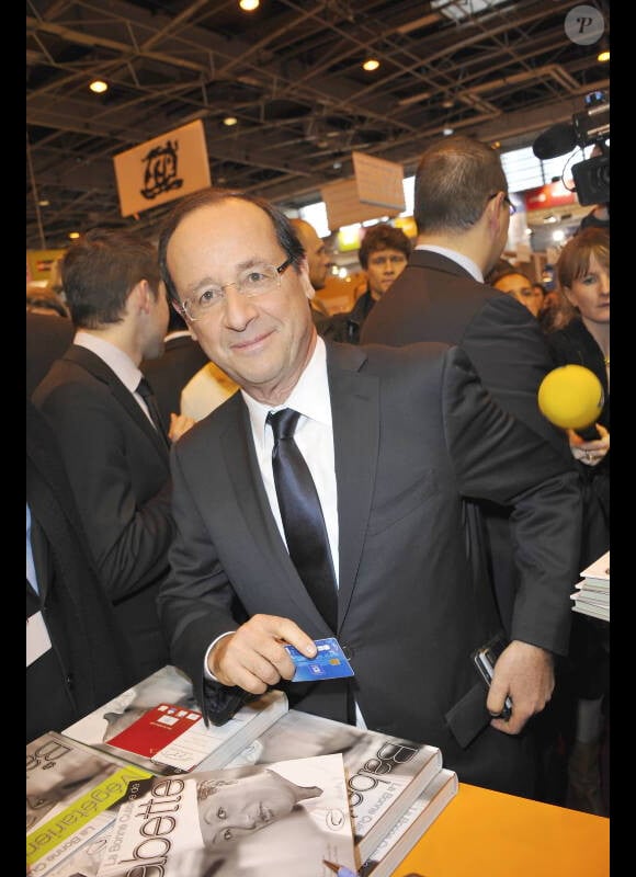 François Hollande au Salon du Livre le 18 mars 2012 à Paris