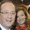 François Hollande et Valérie Trierweiler, détendus et complices au Salon du Livre le 18 mars 2012 à Paris
