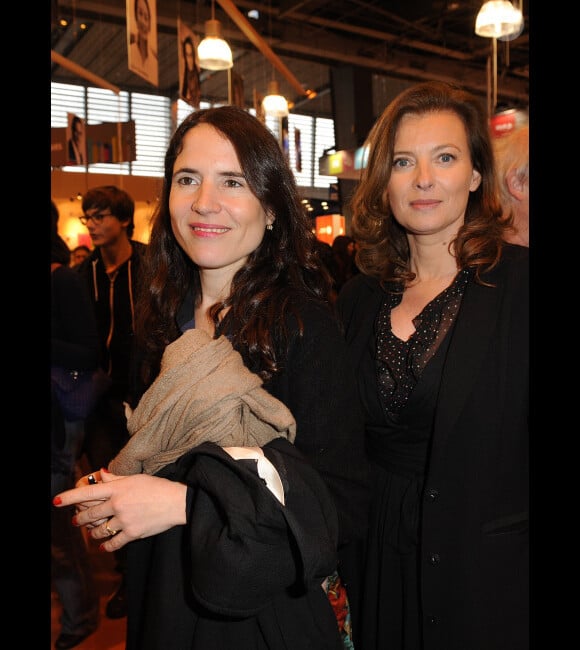 Mazarine Pingeot et Valérie Trierweiler le 18 mars 2012 au Salon du Livre à Paris