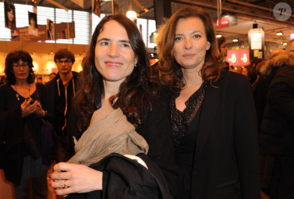 Mazarine Pingeot et Valérie Trierweiler le 18 mars 2012 au Salon du Livre à Paris