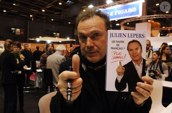 Julien Lepers au Salon du Livre à Paris le 18 mars 2012