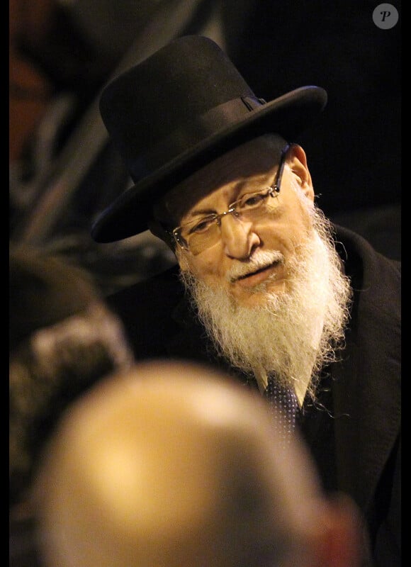 L'ancien Grand Rabbin de France Joseph Haïm Sitruk le 19 mars 2012 à la synagogue Nazareth de Paris lors d'un hommage rendu aux victimes de la tuerie de Toulouse