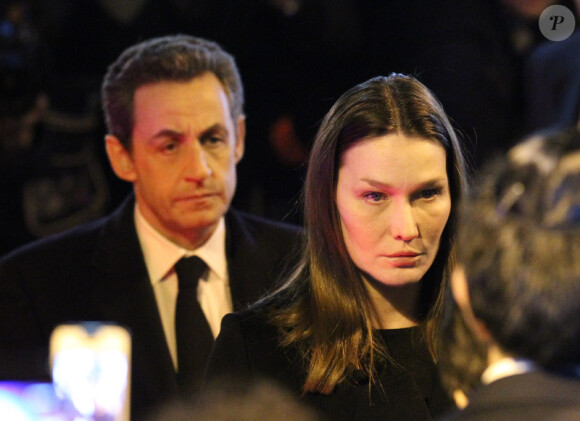 Carla Bruni et Nicolas Sarkozy le 19 mars 2012 à la synagogue Nazareth de Paris lors d'un hommage rendu aux victimes de la tuerie de Toulouse