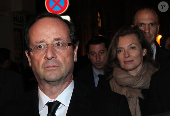 François Hollande et Valérie Trierweiler le 19 mars 2012 à la synagogue Nazareth de Paris lors d'un hommage rendu aux victimes de la tuerie de Toulouse