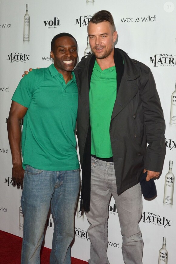 Le coach de fitness Don Brooks et Josh Duhamel lors de la soirée Don-A-Matrix au Confidential à Beverly Hills, le 17 mars 2012.