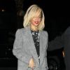 Rihanna : souriante lorsqu'elle arrive à l'hôtel Montage à Beverly Hills le 19 mars 2012