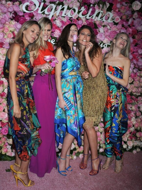 Rachel Chandler, Alexandra Richards, Bianca Balti, Stella Schnabel et Theodora Richards lors de la fête pour la sortie de Signorina, nouveau parfum de Ferragamo, le 20 mars 2012 à New York