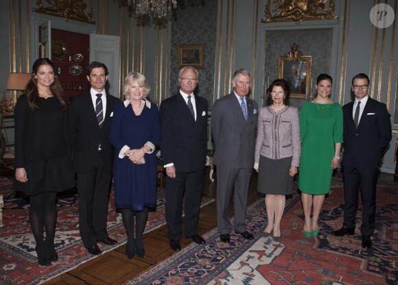 La princesse Victoria de Suède a fait sa première apparition officielle depuis son accouchement et la naissance de la princesse Estelle le 23 février, à l'occasion du déjeuner donné le 23 mars 2012 à Drottningholm en l'honneur du prince Charles et de la duchesse Camilla.