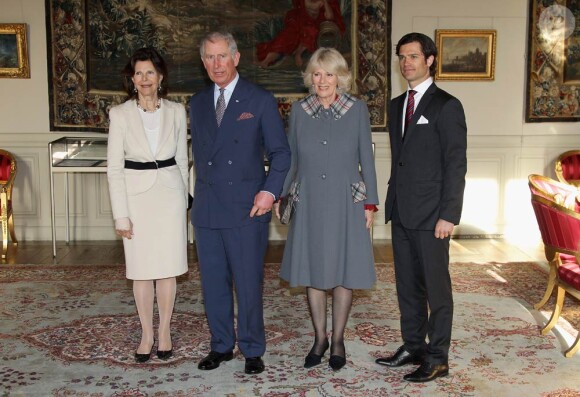 Le prince Charles et la duchesse Camilla ont été accueillis à Stockholm le 22 mars 2012 par la reine Silvia et le prince Carl Philip de Suède.