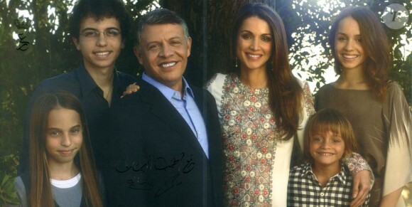 La reine Rania de Jordanie avec son mari le roi Abdullah II et leurs quatre enfants pour les voeux 2012