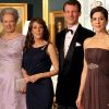 La princesse Marie de Danemark (en bleu, entre la princesse Benedikte et le prince Joachim) retrouvait, deux mois après avoir donné naissance à une petite fille le 24 janvier, sa belle-soeur la princesse Mary et faisait son retour officiel lors du dîner donné en l'honneur du prince Charles et de Camilla Parker Bowles par la reine Margrethe II de Danemark, le 26 mars 2012.
