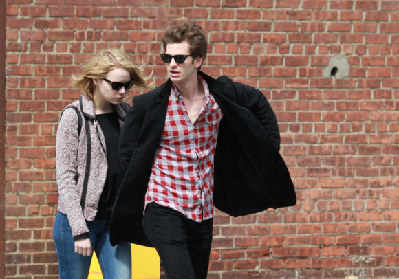 Emma Stone et Andrew Garfield se promenant à New York le 28 mars 2012
