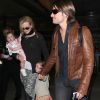 Nicole Kidman, maman aimante, et son mari Keith Urban sortent de l'aéroport de Los Angeles avec leurs filles le 29 mars 2012