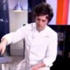 Premières images de la demi-finale de Top Chef 3, lundi 2 mars 2012 sur M6. Jean en pleine cuisine