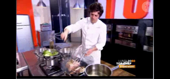 Premières images de la demi-finale de Top Chef 3, lundi 2 mars 2012 sur M6. Jean en pleine cuisine