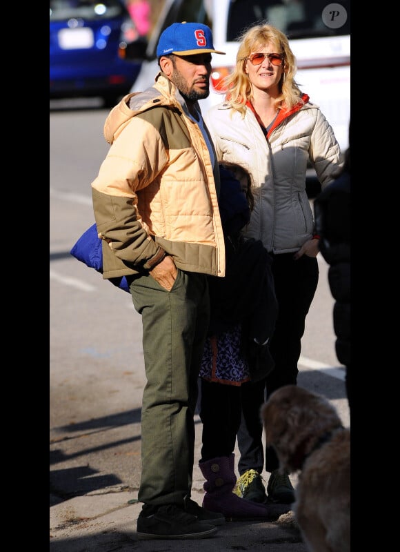 Laura Dern et Ben Harper n'ont pas l'air de vouloir divorcer ! Ici, lors d'une balade en famille à Los Angeles. Mars 2012