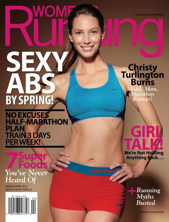 Christy Turlington, 43 ans, pète la forme et le prouve en faisant la Une du magazine Women Running de mars/avril 2012.