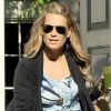 Molly Sims, à Beverly Hills, s'est arrêtée pour s'offrir un petit smoothie. Le 4 avril 2012.