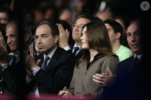 Carla Bruni-Tedeschi, aux côtés de Jean-François Copé, au meeting UMP de Nicolas Sarkozy, à Saint-Raphaël. 7 avril 2012