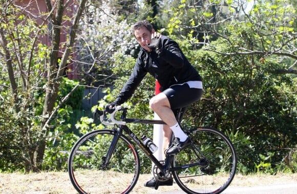 Nicolas Sarkozy s'offre une pause sportive aux alentours du Cap-Nègre, propriété familiale de son épouse Carla. 8 avril 2012