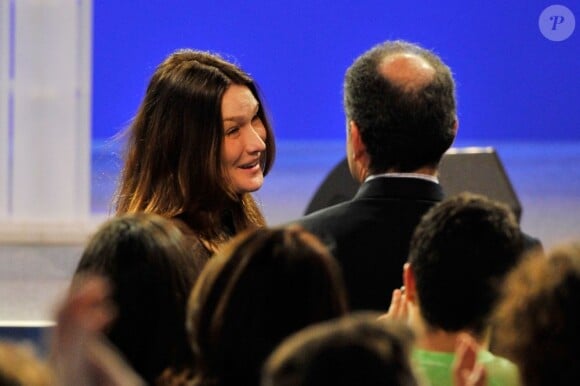 Carla Bruni-Tedeschi, aux côtés de Jean-François Copé, au meeting UMP de Nicolas Sarkozy, à Saint-Raphaël. 7 avril 2012