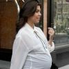 Kourtney Kardashian, très enceinte, quitte New York pour retourner à Los Angeles, le 9 avril 2012