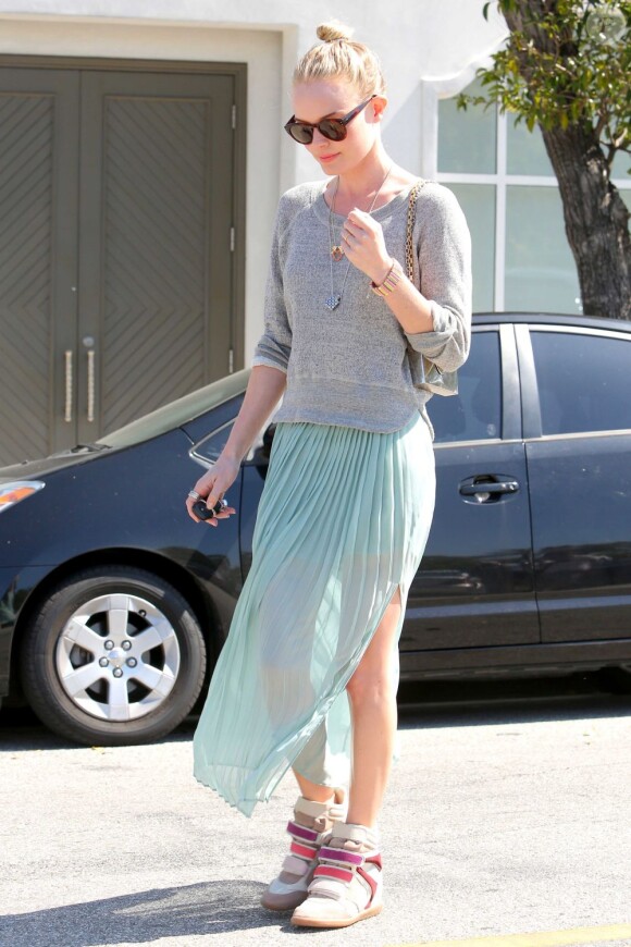 Kate Bosworth, stylée et lumineuse, sort du salon de coiffure Byron & Tracey à Beverly Hills, le 10 avril 2012.