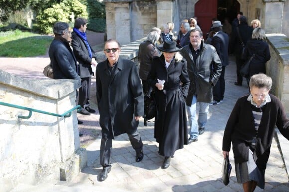 Roland Giraud et sa femme lors des obsèques de Philippe Bruneau le 3 avril 2012 en l'église Saint-Ouen de Caen