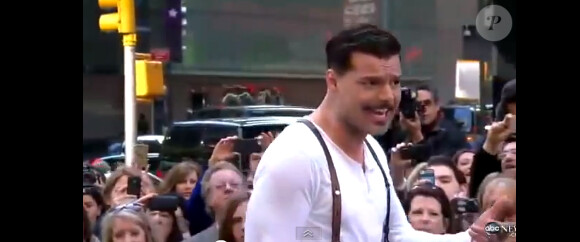 Ricky Martin reprend son rôle dans la comédie musicale Evita pour l'émission Good Morning America à New York le 12 avril 2012