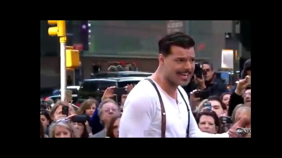 Ricky Martin : Sexy et moustachu pour Evita