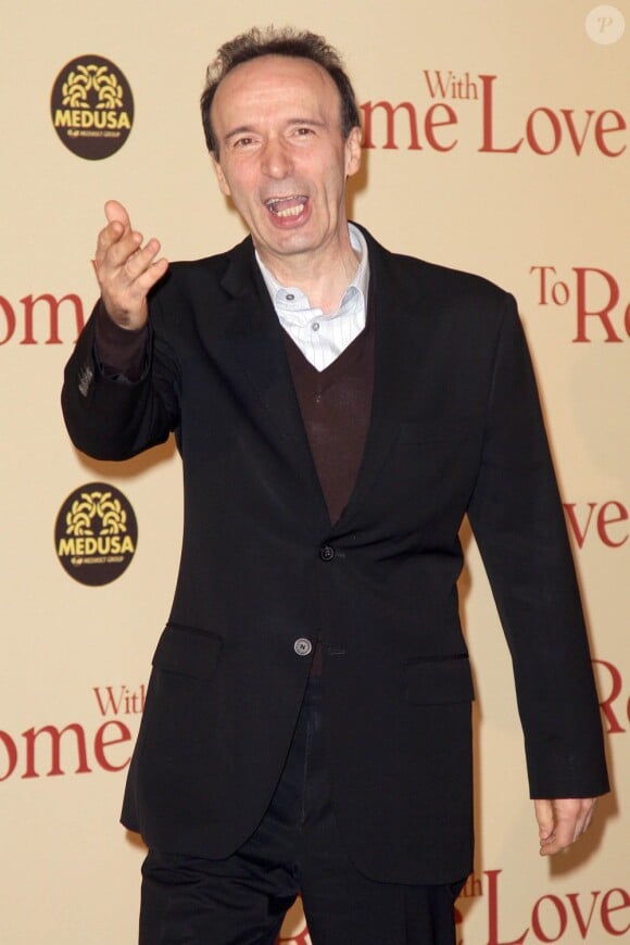 Roberto Benigni, déchaîné, assure le spectacle lors de l'avant-première du film To Rome With Love à Rome, le 13 avril 2012.
