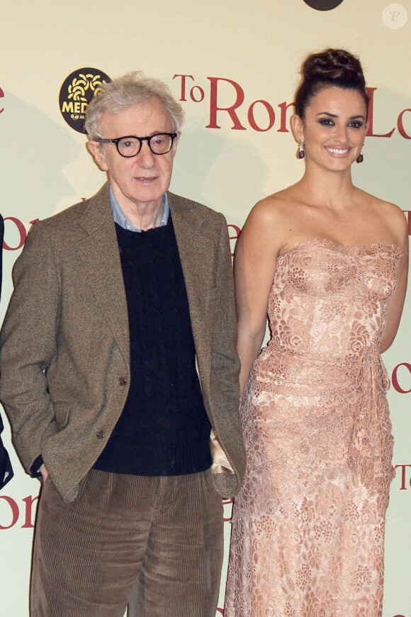 Woody Allen et la star de son film To Rome With Love Penélope Cruz lors de l'avant-première  à Rome, le 13 avril 2012.