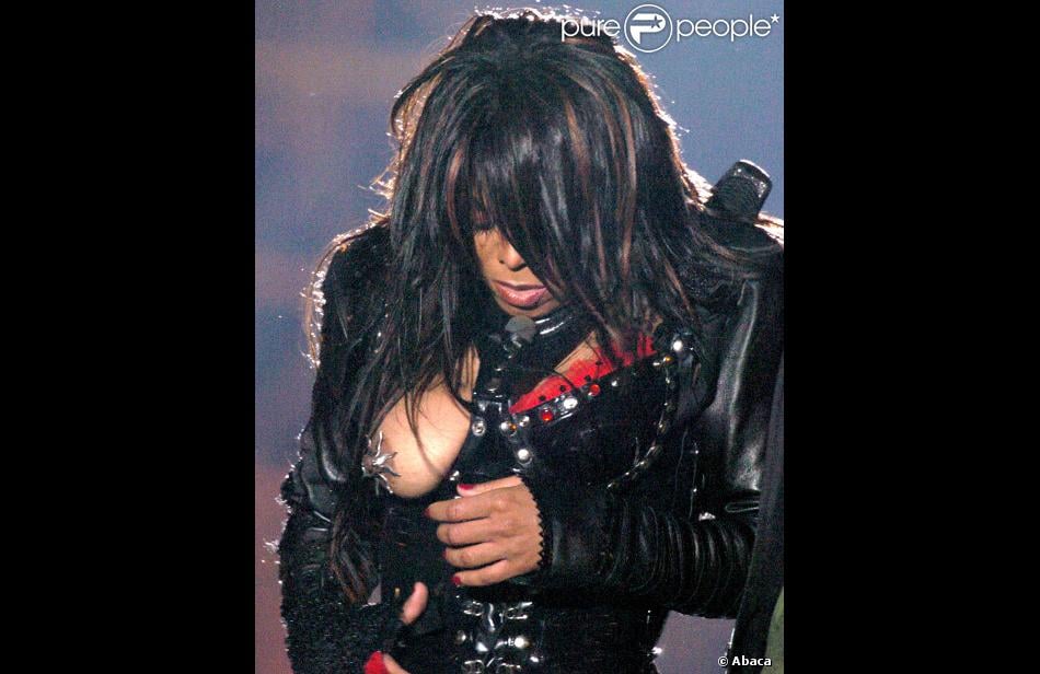 Janet Jackson Au Super Bowl 2004 Purepeople   834936 Janet Jackson Au Super Bowl 2004 950x0 1 