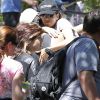Exclusif : Eva Longoria et Eduardo Cruz, un gros calin au zoo avec le fils de Penelope Cruz et Javier Bardem le 16 avril 2012