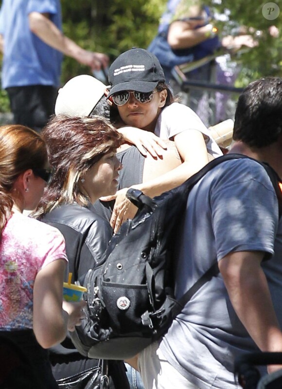 Exclusif : Eva Longoria et Eduardo Cruz, un gros calin au zoo avec le fils de Penelope Cruz et Javier Bardem le 16 avril 2012
