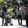 Exclusif : Eva Longoria et Eduardo Cruz, en promenade au zoo avec le fils de Penelope Cruz et Javier Bardem le 16 avril 2012