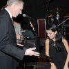 Selena Gomez reçoit un disque d'or pour son album When the sun goes down, à Los Angeles le 18 avril 2012