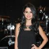 Selena Gomez reçoit un disque d'or pour son album When the sun goes down, à Los Angeles le 18 avril 2012
